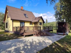 Ilvese Cottage Lintsi jõe kaldal