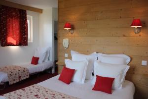 Hotels Hotel Les Charmilles : photos des chambres