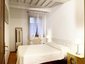 Appartamento con Piscina e Giardino a Siena