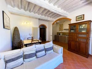 Appartamento con Piscina e Giardino a Siena