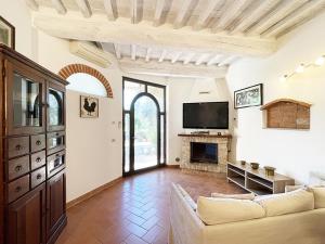 Appartamento con Piscina e Giardino a Siena