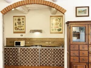 Appartamento con Piscina e Giardino a Siena