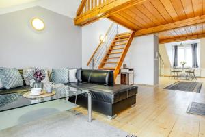 Utulny a prostorny podkrovni byt s krbovymi kamny