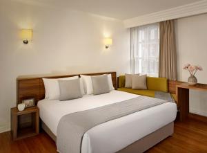 Studio room in Citadines South Kensington Apartments