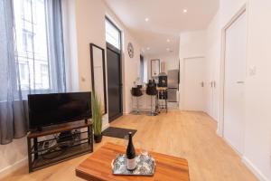 Appartements KASA LOFT CENTRE 2 - WIFI et TV - Confortable et stationnement gratuit a proximite : photos des chambres