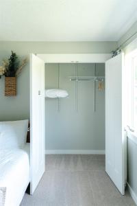 Secluded Villa on 50+ acres - near IU and Nashville