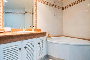 B&B / Chambres d'hotes La closerie des iris : Chambre Double avec Salle de Bains Privative