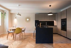 Luxury City Center Emporium