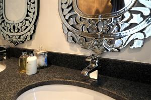 8A Grahamstown by The Oyster Collection