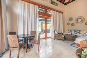 Fabulous villa with picuzzi at Green Village B843
