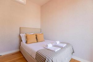 Wonderful Flat Near River w AC by LovelyStay