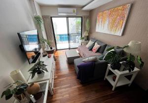 Direct pool access apartment at The Title by Lofty