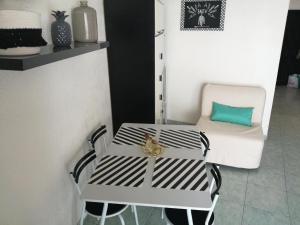 Joli studio bord de mer, clim, balcon, parking privé