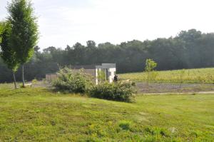 Maisons de vacances Les Gites des Pierres d'Aurele : Cottage - Vue sur Jardin