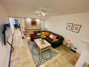 Cathedral view Cottage - Maisemore