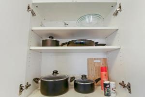 Complete & Polshed 1-Bedroom Chicago Apt - Elm D2