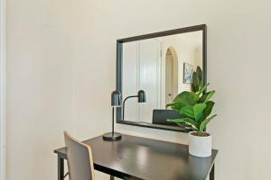 Complete & Polshed 1-Bedroom Chicago Apt - Elm D2