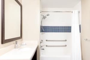 King Studio Suite - Mobility Access Tub/Non-Smoking room in Staybridge Suites Denver - Central Park an IHG Hotel