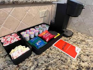 Home Away From Home-Cozy 2 BDRM CondoMed CntrNRG