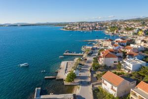 Apartments by the sea Brodarica, Sibenik - 4194