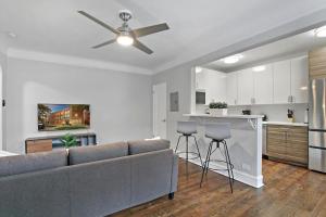 Lovely 1BR Apt in Evanston - Elmwood 105