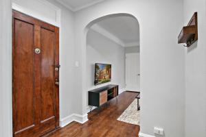 Lovely 1BR Apt in Evanston - Elmwood 105
