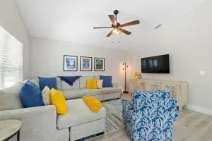 SunRay Cottage - Minutes to Downtown & Beaches - College Park