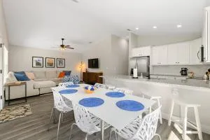 SunRise Cottage - Minutes to Downtown & Beaches - College Park