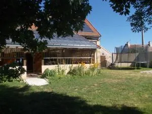 Ferme éco-restaurée avec jardin, jeux enfants et parking près de Néris les Bains - FR-1-489-40 - Target