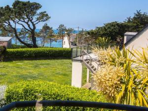 Maisons de vacances Villa in Port Blanc near Scenic Beaches : photos des chambres