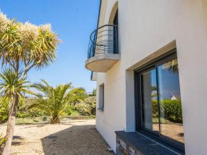 Maisons de vacances Villa in Port Blanc near Scenic Beaches : Maison de Vacances 4 Chambres