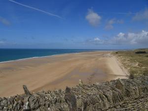 Maisons de vacances Charming cottage on idyllic property, near the beach, Denneville : photos des chambres