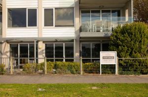 Apollo Blue Oceanview Unit 1- B Free WIFI