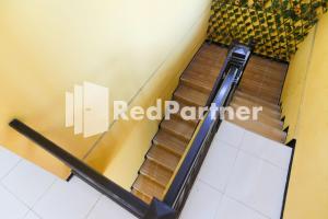 Dea Homestay Syariah at Kertomenanggal Surabaya Mitra RedDoorz