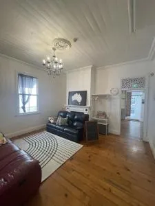 Gonow Family Backpackers Hostel - غولد كوست