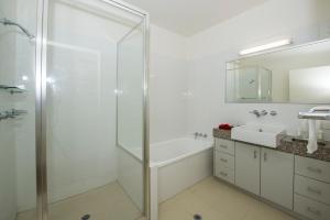 Beachside Magnetic Harbour Apartments