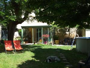 Maisons de vacances La Boissetane, maison provencale avec piscine et jardin, au pied du Luberon : photos des chambres