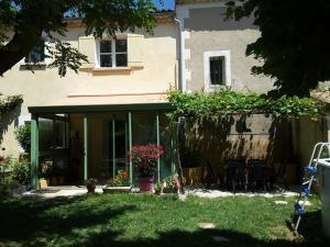 Maisons de vacances La Boissetane, maison provencale avec piscine et jardin, au pied du Luberon : photos des chambres