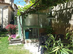 Maisons de vacances La Boissetane, maison provencale avec piscine et jardin, au pied du Luberon : photos des chambres