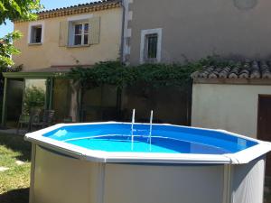 Maisons de vacances La Boissetane, maison provencale avec piscine et jardin, au pied du Luberon : photos des chambres