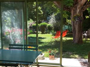 Maisons de vacances La Boissetane, maison provencale avec piscine et jardin, au pied du Luberon : photos des chambres