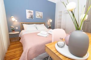 Large, Sunny, Modern apartment fully renovated, next to Agia Sofia