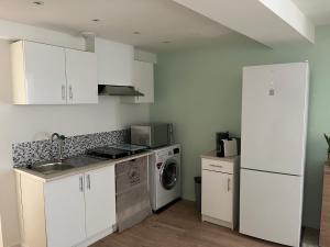 Studio Hyères -Rue piétonne Climatisation lit 160 tout équipé - Sabrina