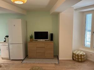 Studio Hyères -Rue piétonne Climatisation lit 160 tout équipé - Sabrina