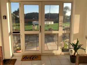 Beach Front Apartment with Free Parking, St Annes