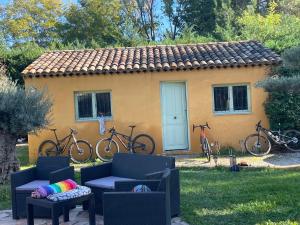 Maisons de vacances FUVOLEA, Maison de vacances a 15 min du centre d'Aix-en-Provence, piscine chauffee mai a fin septembre - jardin - parking prive gratuit : photos des chambres