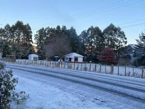 Cosy Country Cottage - Outdoor Pizza Oven - Rural Setting on 4 Acres - Raetihi