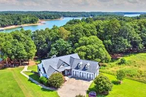 Upscale Family Home with Dock on Lake Hartwell! - Allendale