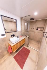 White Cliffs Accommodation -Daybreak Dugout - Unique Cave House