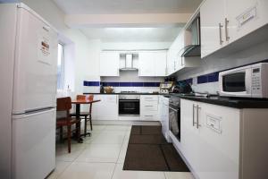 Single Room with Private Bathroom room in Flexistay Aparthotel Sutton